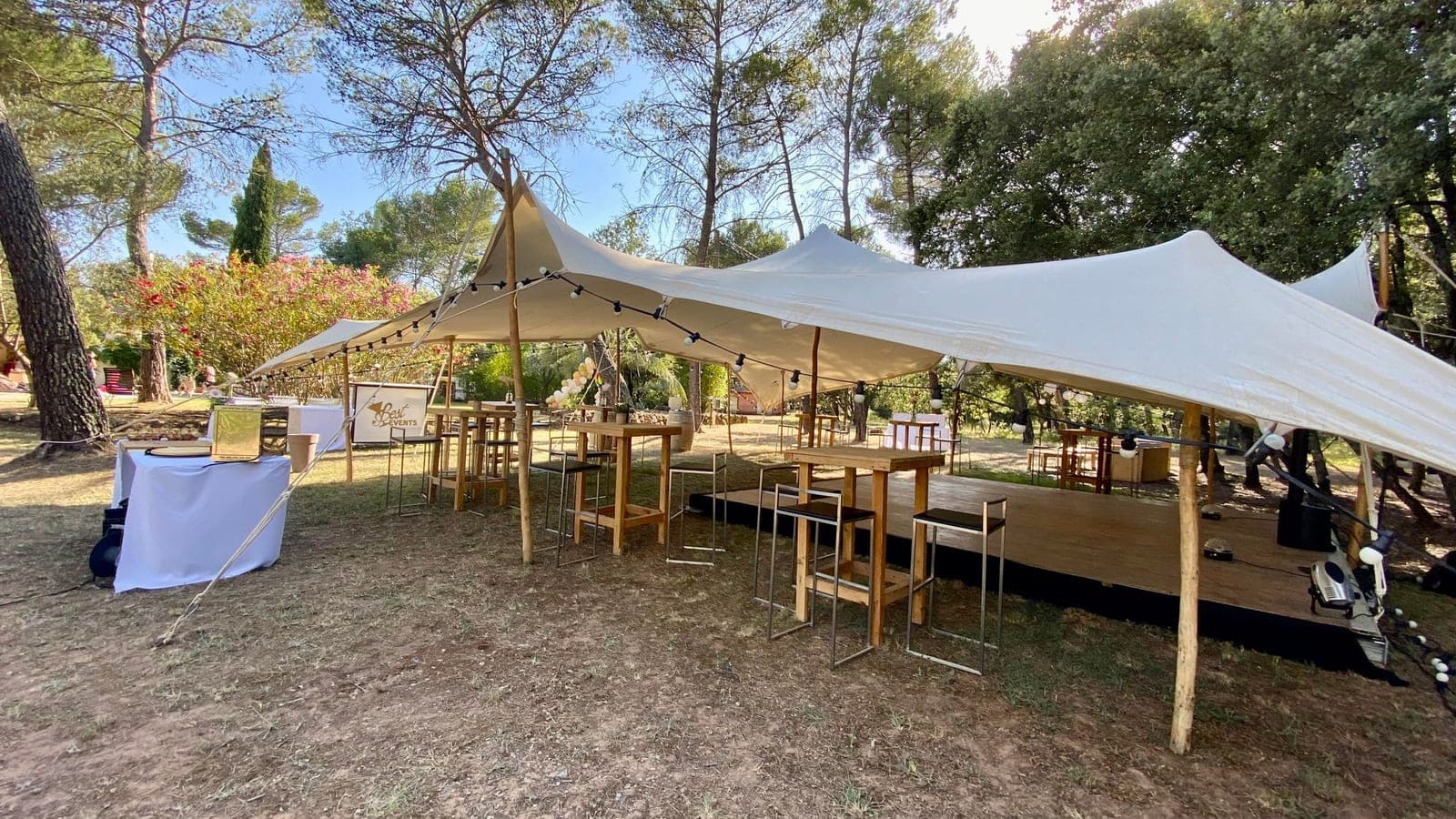 Tente stretch nomade 150m² (vue 6)